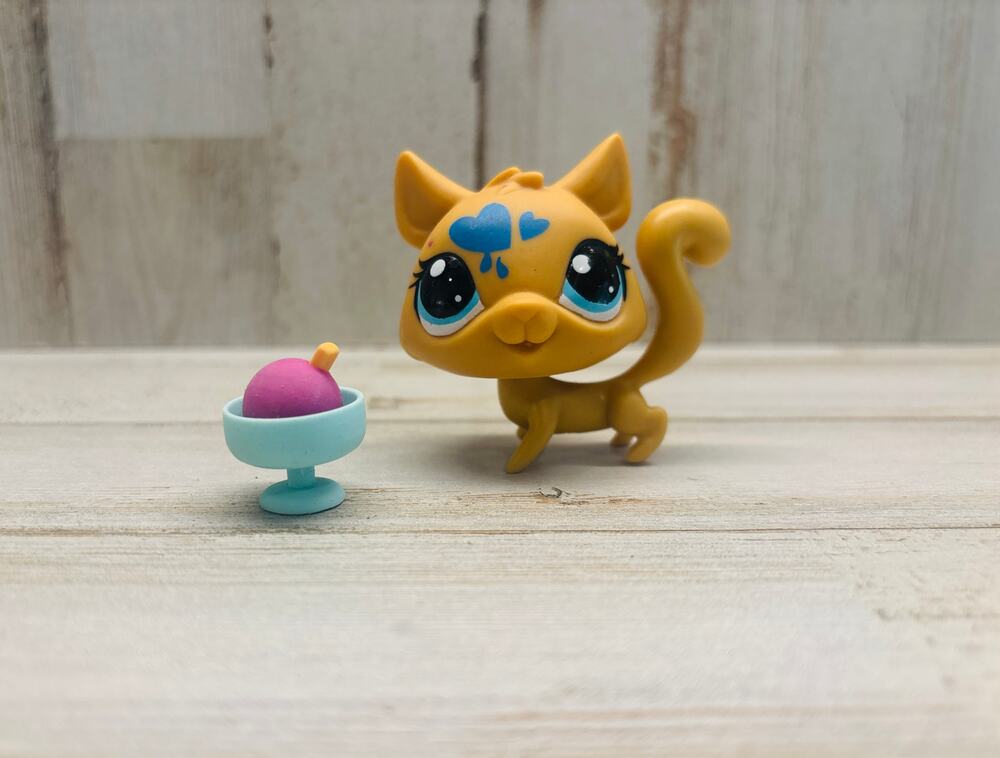 Rare Littlest Pet Shop LPS Brown Cat Kitten with blue hearts Figure EUC